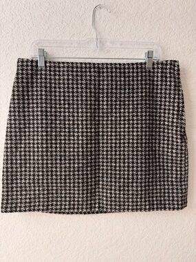 H&M Black Cream Houndstooth Mini Skirt | High Waist Preppy Chic Skirt